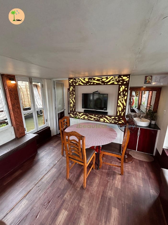 Dining houseboat in alleppey