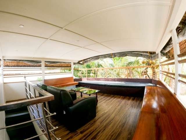 Upper Deck Area one bedroom houseboat