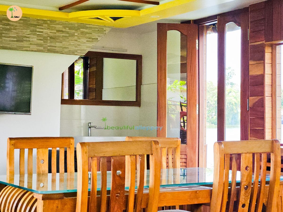 1 Bedroom Premium Houseboat RAJ01 (18) dining in boathouse kerala