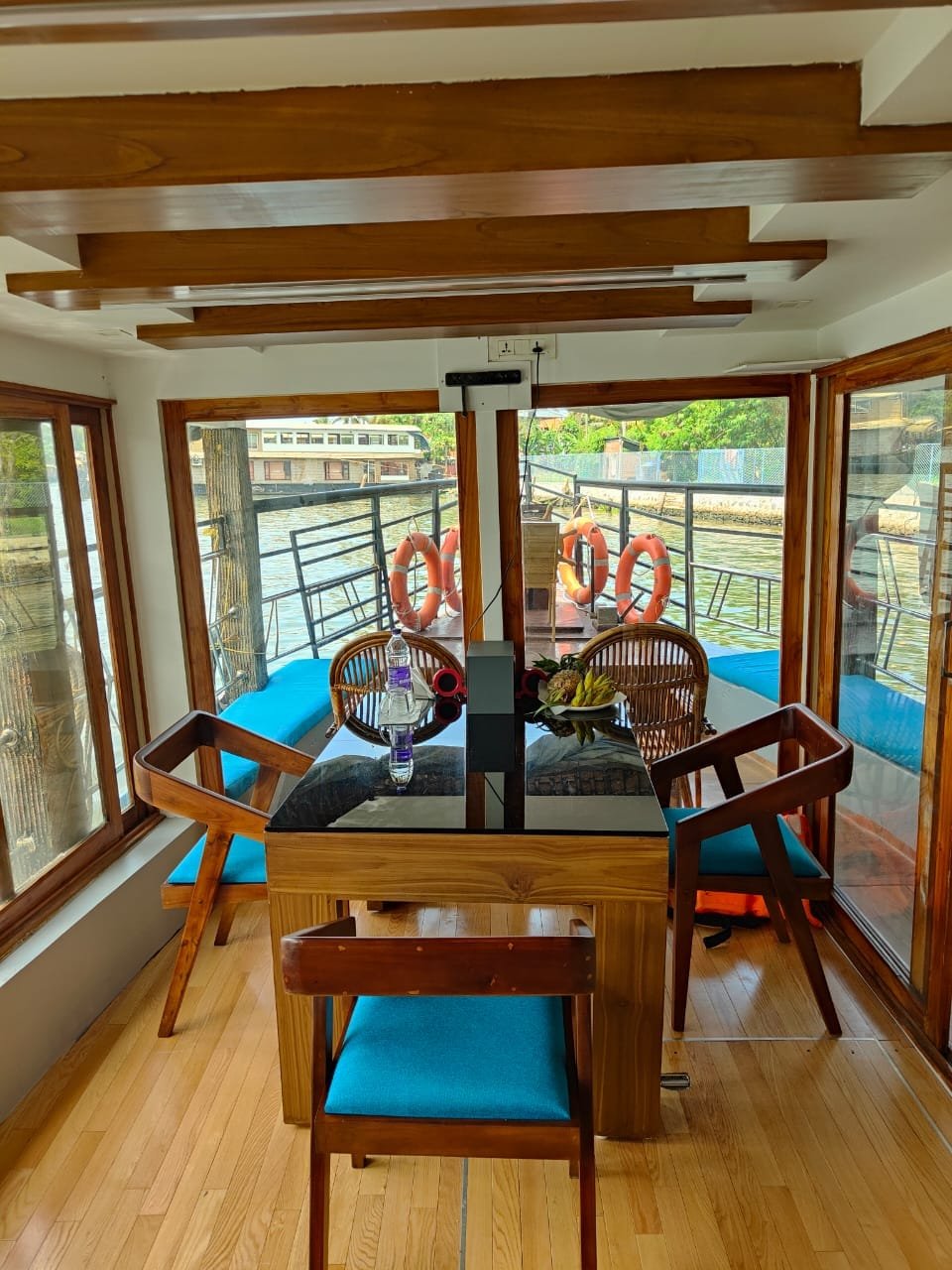 1 Bedroom premium Houseboat Alleppey for Couples (2) 1 bedroom premium houseboat dining