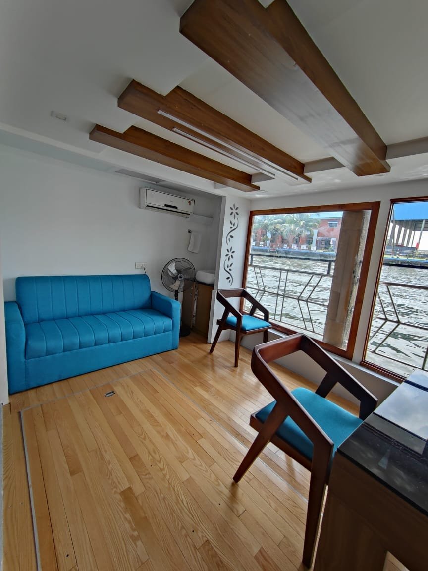 1 Bedroom premium Houseboat Alleppey for Couples (5) premium alleppey houseboat