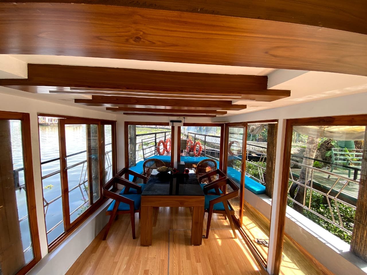 1 Bedroom premium Houseboat Alleppey for Couples (9) premium houseboat in alleppey