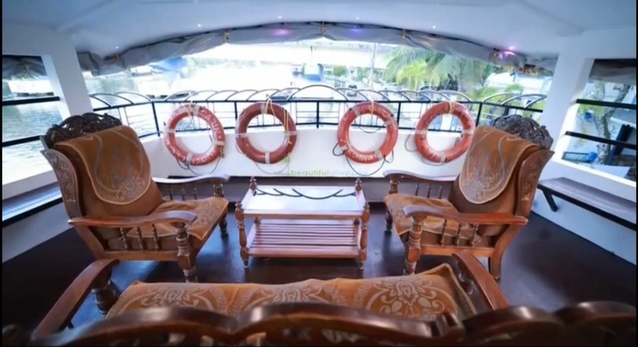 Lake rider upper deck upper deck in alleppey houseboat