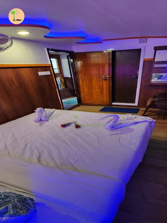 Bedroom-02-8 honeymoon houseboat alleppey