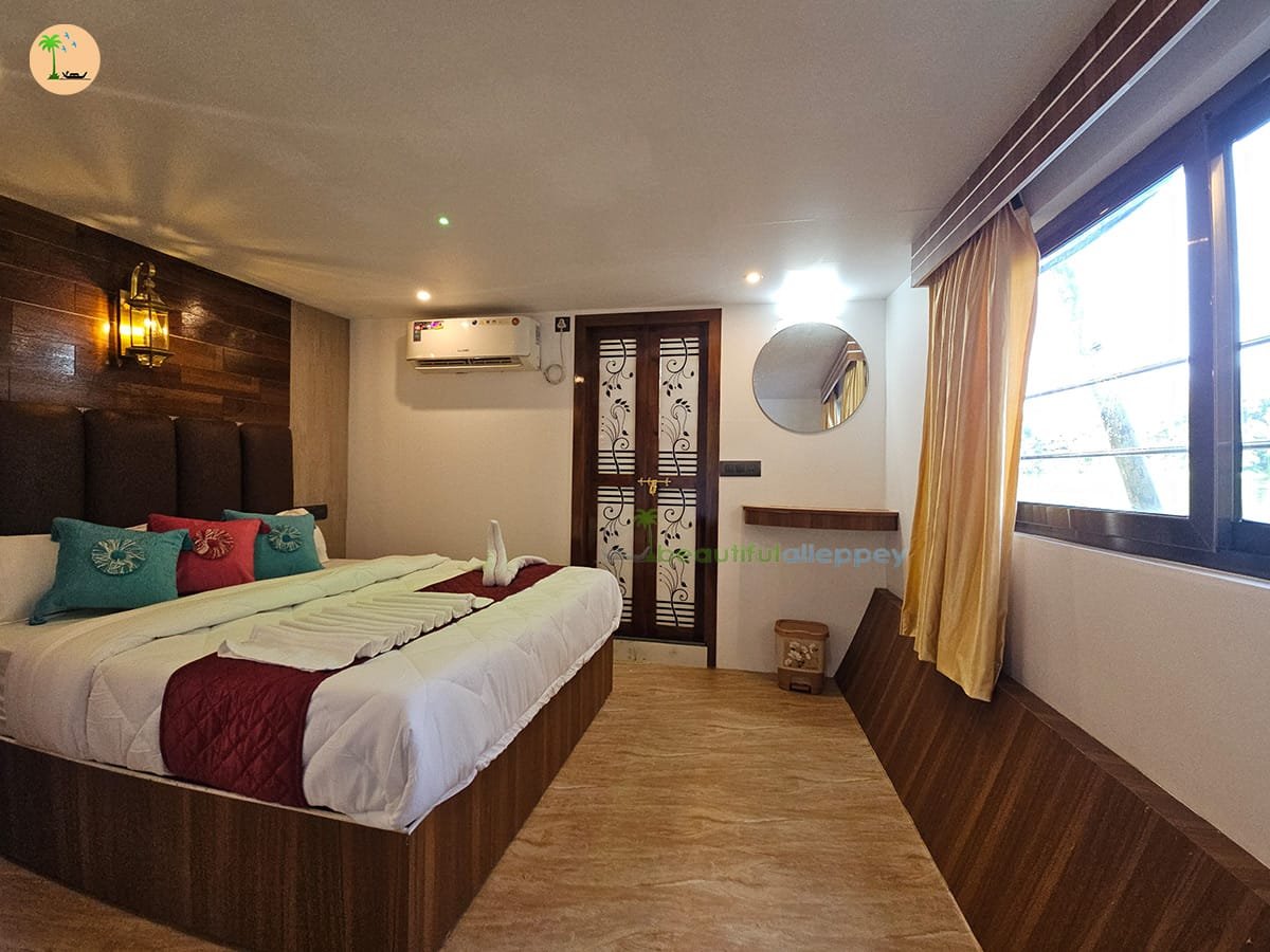Bedroom--03 houseboat in alleppey