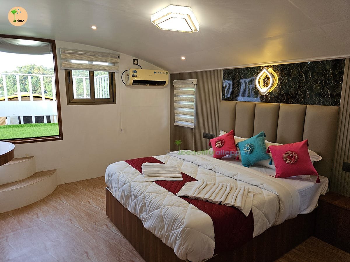 Three Bedroom Premium Houseboat in Alleppey bedroom in alleppey houseboat