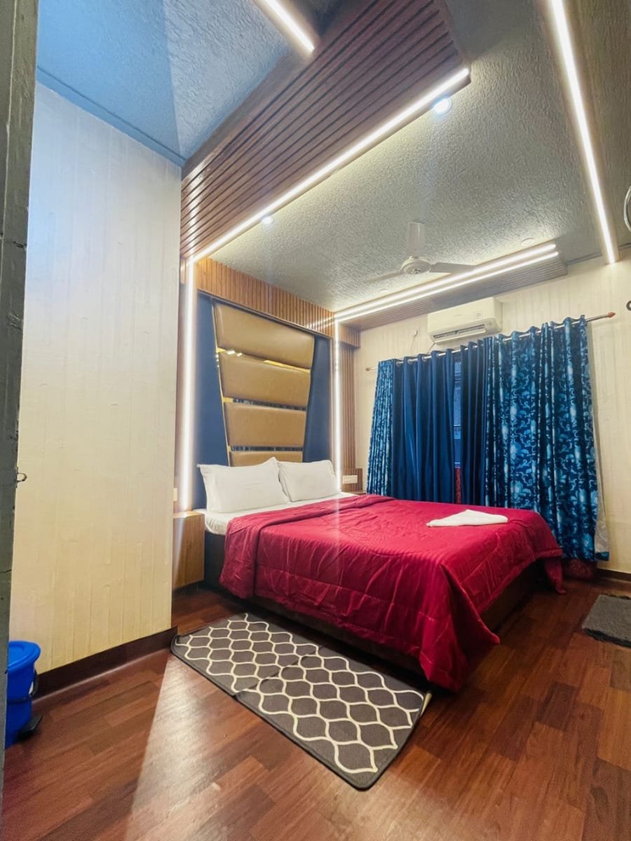 Bedroom-blu03-02 three bedroom ac houseboat