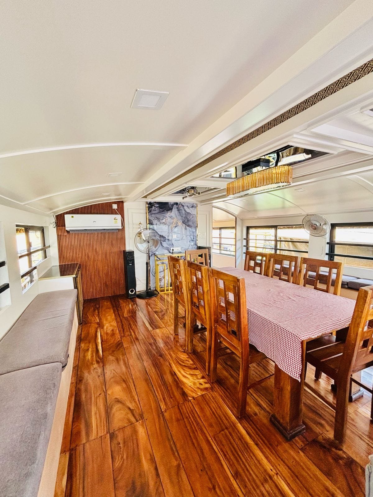 Blue lake 3 bedroom (1) dining in houseboat alleppey