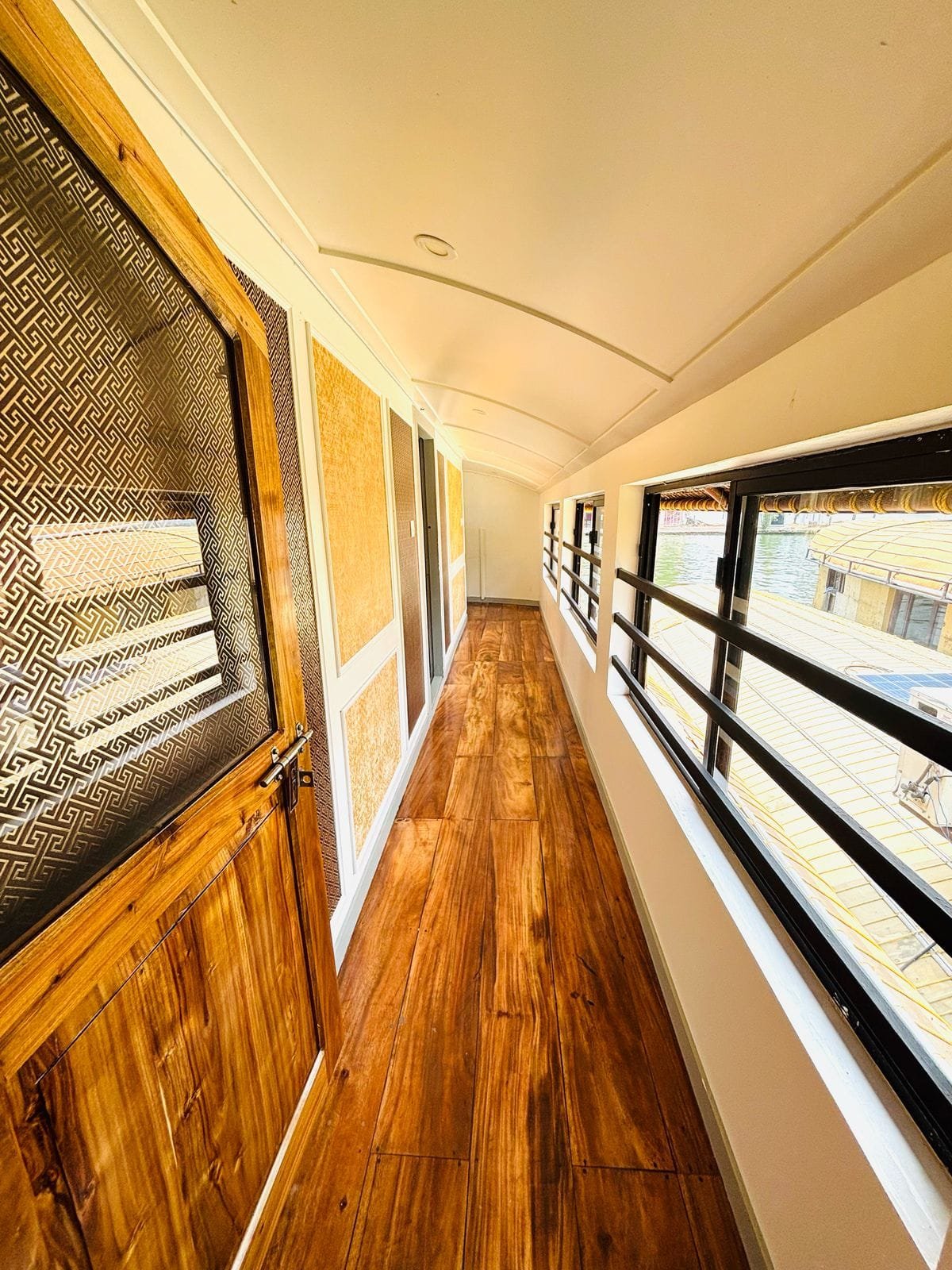 Blue lake 3 bedroom (13) boathouse kerala