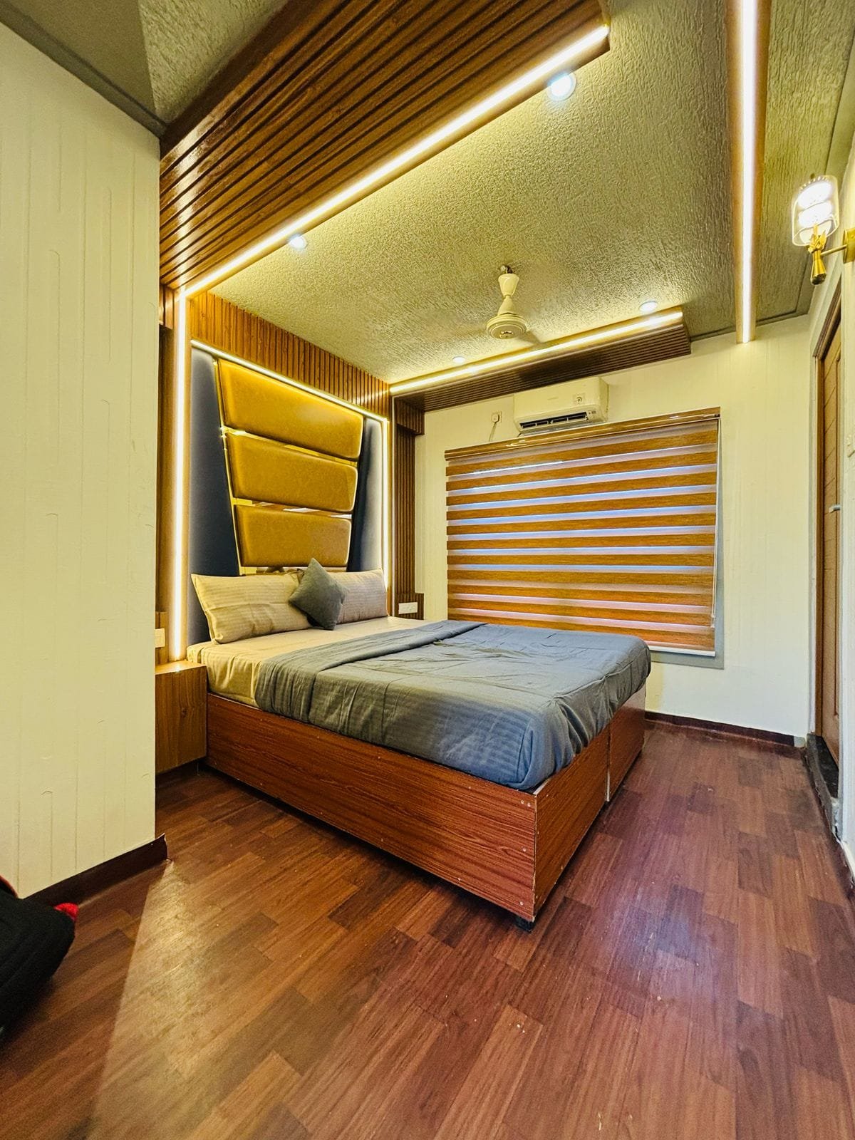 Blue lake 3 bedroom (7) premium ac bedroom houseboat