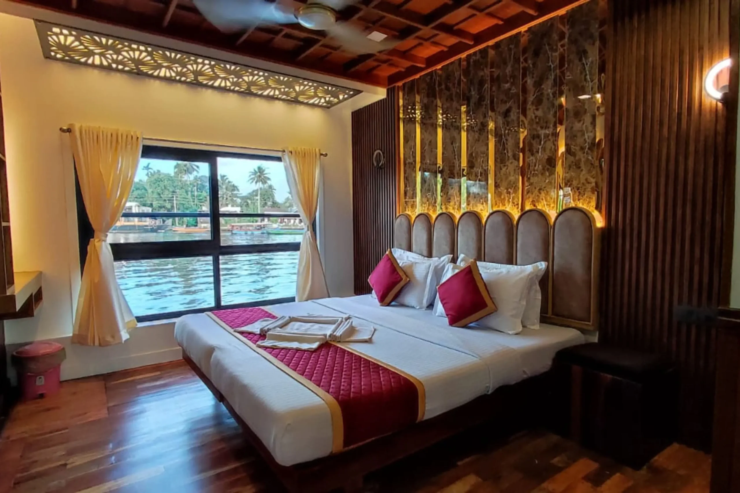 Lake Rider 2 Bedroom Premium LAKR02 bedroom premium houseboat