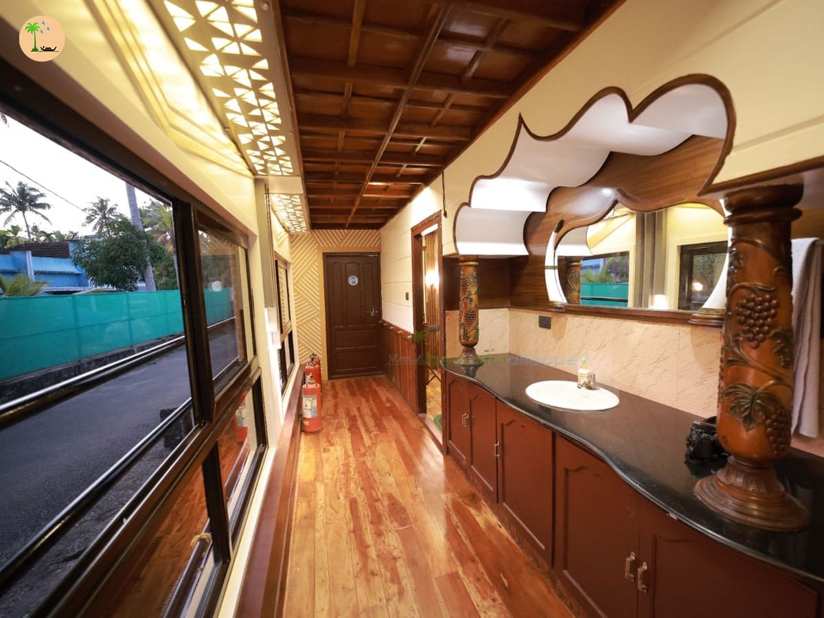 Lake Rider 2 Bedroom Premium LAKR02 premium houseboat alleppey