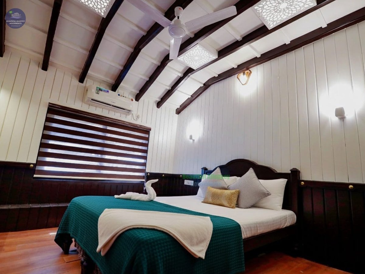 Bedroom---01-BNU03u-01 houseboat in alleppey 3 bedroom deluxe