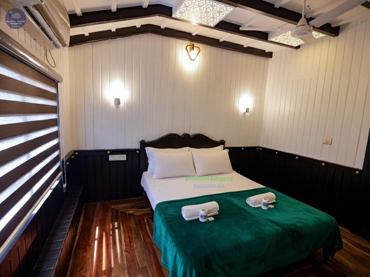 Bedroom---01-BNU03u 3 bedroom ac deluxe houseboat