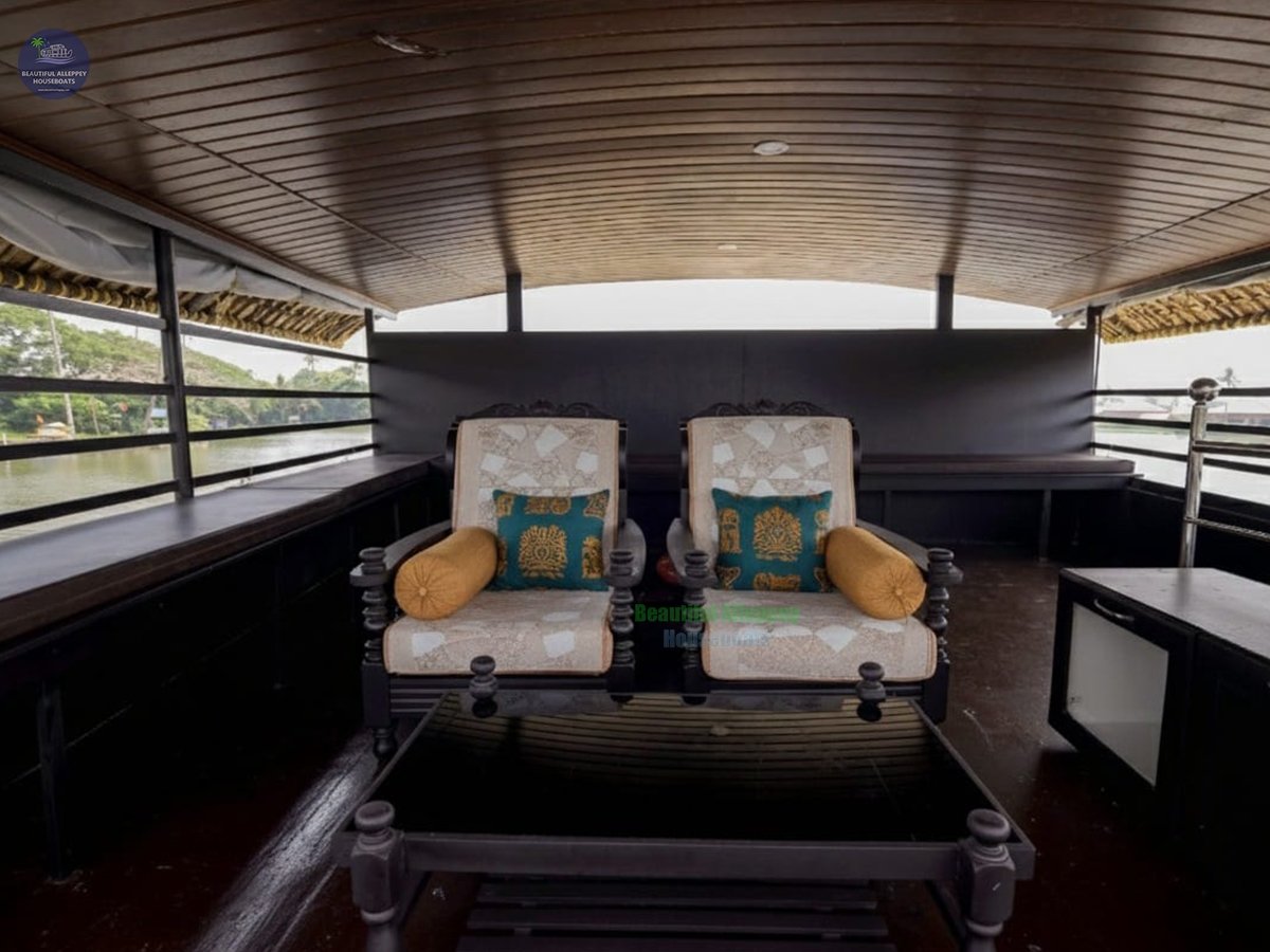 Upper-Deck-BNU03U-01 upper deck in 3 bedroom deluxe houseboat