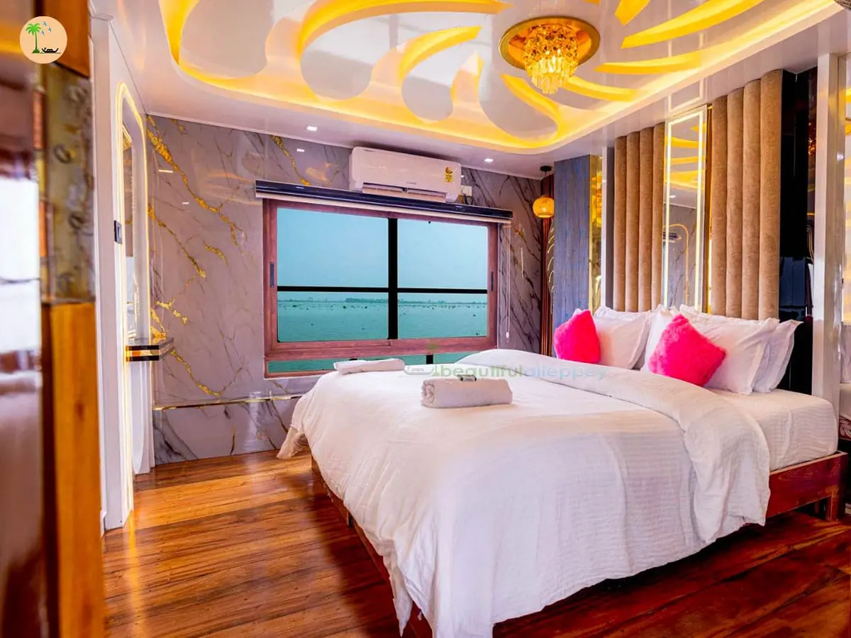 Luxury Kerala Houseboat