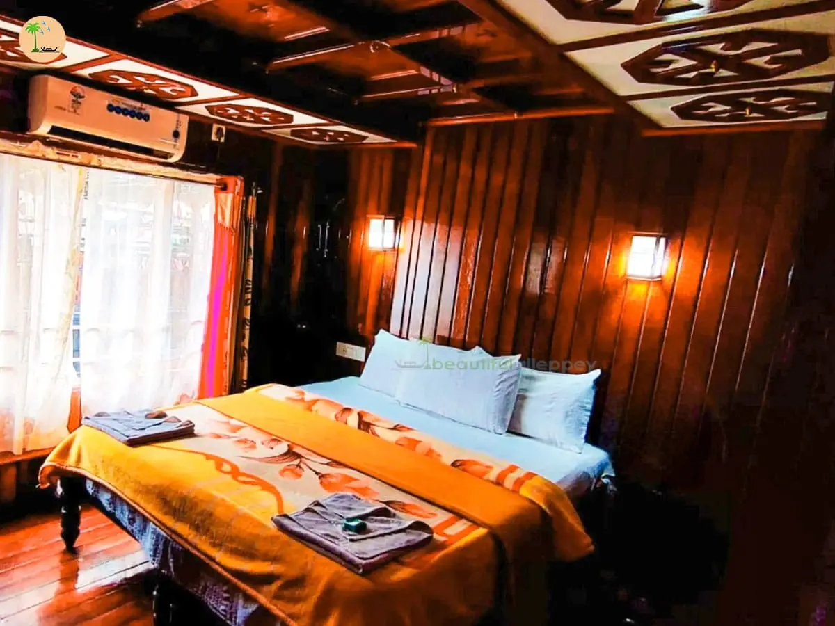Deluxe Kerala Houseboat Alleppey